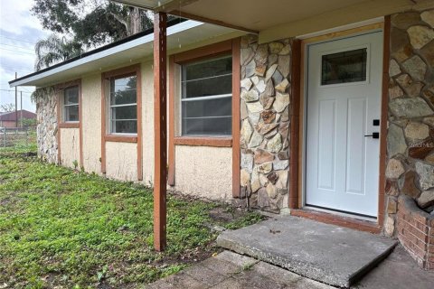 House in Lakeland, Florida 4 bedrooms, 190.26 sq.m. № 2200840 - photo 2