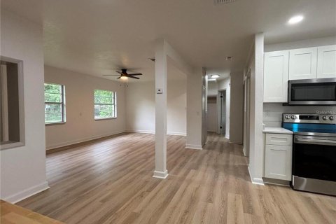 House in Lakeland, Florida 4 bedrooms, 190.26 sq.m. № 2200840 - photo 10