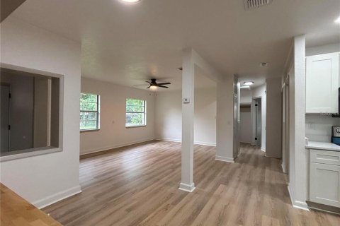 House in Lakeland, Florida 4 bedrooms, 190.26 sq.m. № 2200840 - photo 11