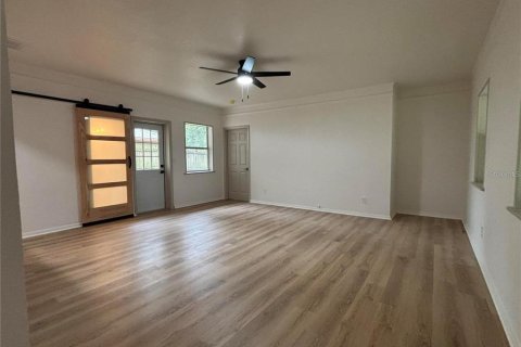 House in Lakeland, Florida 4 bedrooms, 190.26 sq.m. № 2200840 - photo 12