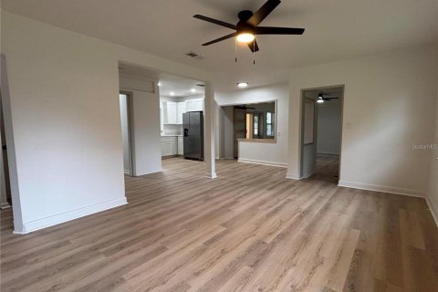 House in Lakeland, Florida 4 bedrooms, 190.26 sq.m. № 2200840 - photo 7