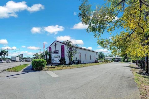 Immobilier commercial à vendre à Pompano Beach, Floride № 1949928 - photo 9