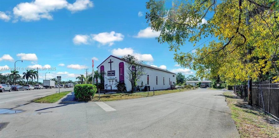 Immobilier commercial à Pompano Beach, Floride № 1949928