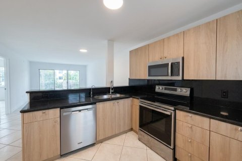 Кондоминиум с 3 комнатами в Помпано-Бич, Флорида № 2260920
