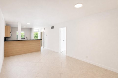 Купить кондоминиум в Помпано-Бич, Флорида 3 комнаты, 78.97м2, № 2260920 - фото 6