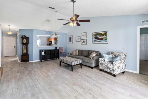 Casa en alquiler en Deltona, Florida, 3 dormitorios, 129.69 m2 № 1898835 - foto 11
