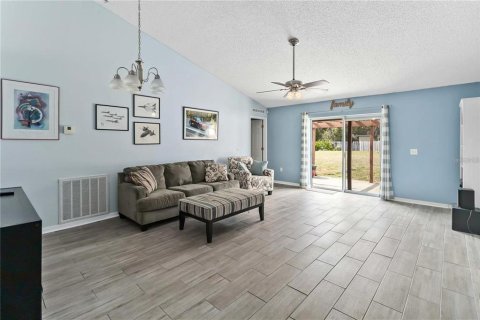 Casa en alquiler en Deltona, Florida, 3 dormitorios, 129.69 m2 № 1898835 - foto 8