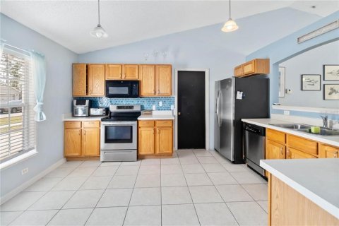 Casa en alquiler en Deltona, Florida, 3 dormitorios, 129.69 m2 № 1898835 - foto 4