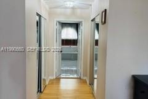 Casa en venta en Pembroke Pines, Florida, 5 dormitorios, 293.11 m2 № 2057573 - foto 19