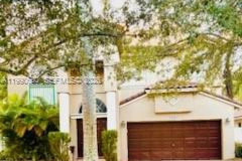 Casa en Pembroke Pines, Florida 5 dormitorios, 293.11 m2 № 2057573