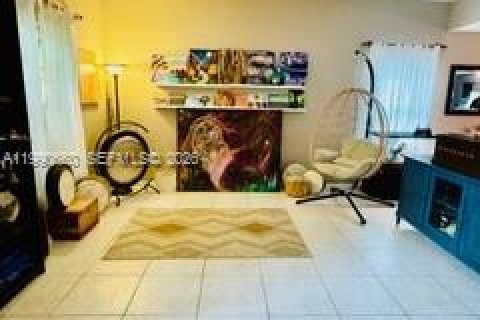 Casa en venta en Pembroke Pines, Florida, 5 dormitorios, 293.11 m2 № 2057573 - foto 6