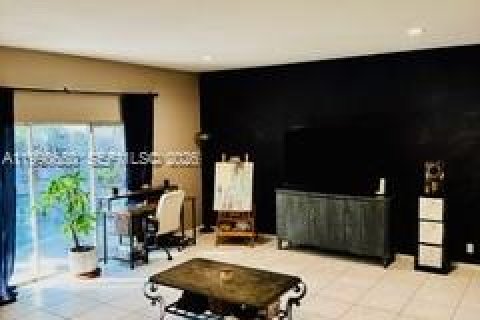 Casa en venta en Pembroke Pines, Florida, 5 dormitorios, 293.11 m2 № 2057573 - foto 15