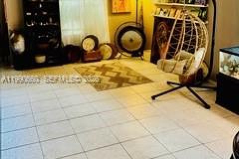 Casa en venta en Pembroke Pines, Florida, 5 dormitorios, 293.11 m2 № 2057573 - foto 8