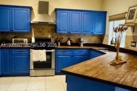 Casa en venta en Pembroke Pines, Florida, 5 dormitorios, 293.11 m2 № 2057573 - foto 29