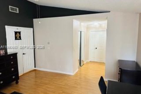 Casa en venta en Pembroke Pines, Florida, 5 dormitorios, 293.11 m2 № 2057573 - foto 18