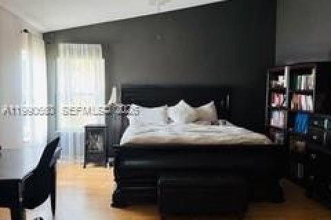 Casa en venta en Pembroke Pines, Florida, 5 dormitorios, 293.11 m2 № 2057573 - foto 17