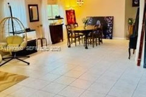 Casa en venta en Pembroke Pines, Florida, 5 dormitorios, 293.11 m2 № 2057573 - foto 9
