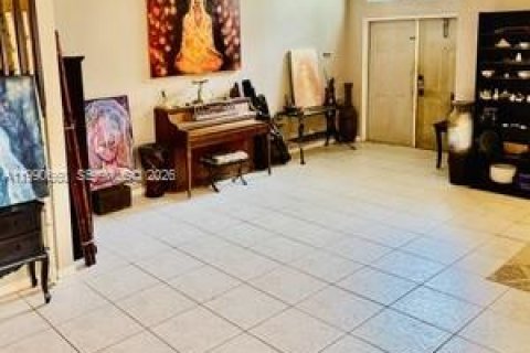 Casa en venta en Pembroke Pines, Florida, 5 dormitorios, 293.11 m2 № 2057573 - foto 10