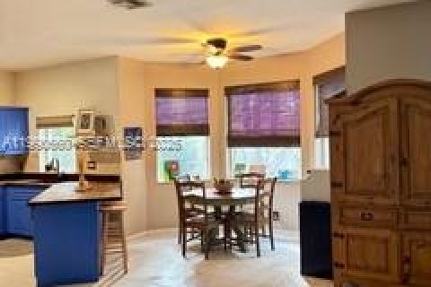 Casa en venta en Pembroke Pines, Florida, 5 dormitorios, 293.11 m2 № 2057573 - foto 25