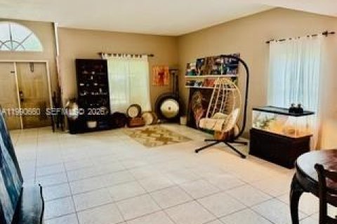Casa en venta en Pembroke Pines, Florida, 5 dormitorios, 293.11 m2 № 2057573 - foto 11