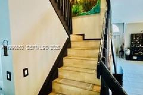 Casa en venta en Pembroke Pines, Florida, 5 dormitorios, 293.11 m2 № 2057573 - foto 7