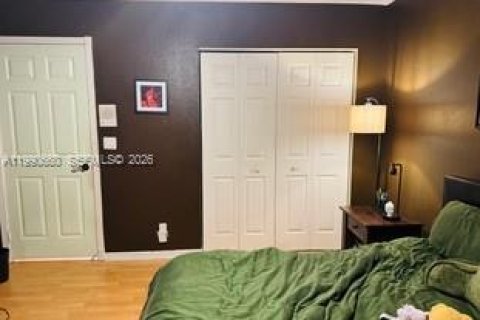 Casa en venta en Pembroke Pines, Florida, 5 dormitorios, 293.11 m2 № 2057573 - foto 24