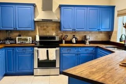 Casa en venta en Pembroke Pines, Florida, 5 dormitorios, 293.11 m2 № 2057573 - foto 30