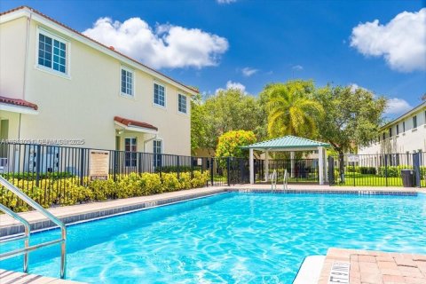 Townhouse in Miami Gardens, Florida 4 bedrooms, 157.38 sq.m. № 1990434 - photo 19