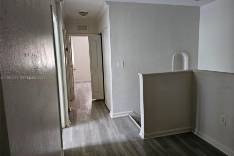 Townhouse in Miami Gardens, Florida 4 bedrooms, 157.38 sq.m. № 1990434 - photo 10