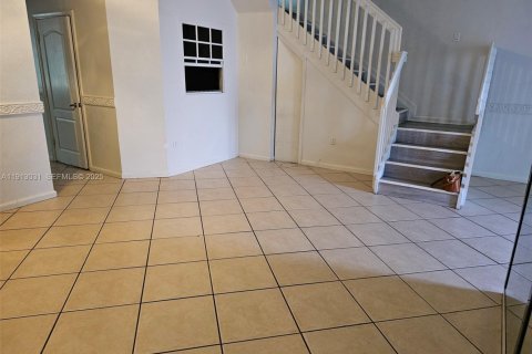 Townhouse in Miami Gardens, Florida 4 bedrooms, 157.38 sq.m. № 1990434 - photo 13