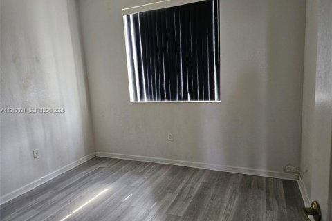 Townhouse in Miami Gardens, Florida 4 bedrooms, 157.38 sq.m. № 1990434 - photo 3