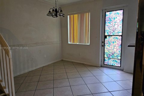 Townhouse in Miami Gardens, Florida 4 bedrooms, 157.38 sq.m. № 1990434 - photo 6