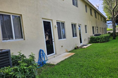 Townhouse in Miami Gardens, Florida 4 bedrooms, 157.38 sq.m. № 1990434 - photo 24