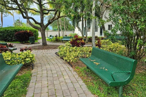 Townhouse in Miami Gardens, Florida 4 bedrooms, 157.38 sq.m. № 1990434 - photo 17