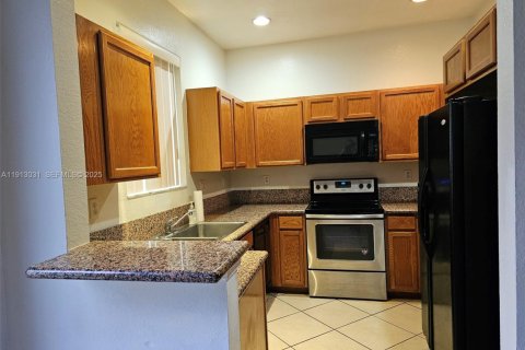 Townhouse in Miami Gardens, Florida 4 bedrooms, 157.38 sq.m. № 1990434 - photo 8