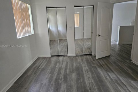 Townhouse in Miami Gardens, Florida 4 bedrooms, 157.38 sq.m. № 1990434 - photo 23