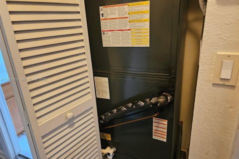 Townhouse in Miami Gardens, Florida 4 bedrooms, 157.38 sq.m. № 1990434 - photo 15