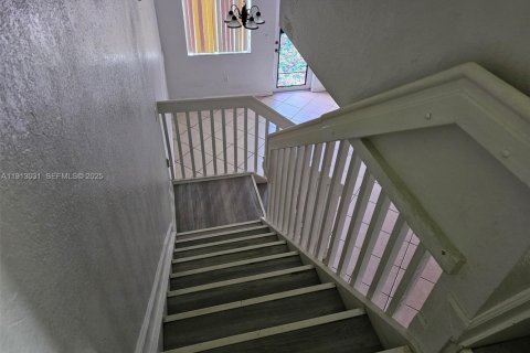 Townhouse in Miami Gardens, Florida 4 bedrooms, 157.38 sq.m. № 1990434 - photo 25