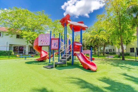 Townhouse in Miami Gardens, Florida 4 bedrooms, 157.38 sq.m. № 1990434 - photo 18