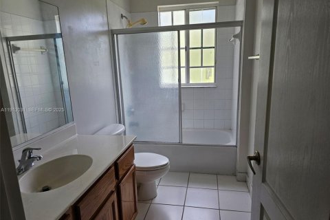 Townhouse in Miami Gardens, Florida 4 bedrooms, 157.38 sq.m. № 1990434 - photo 26