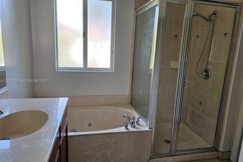 Townhouse in Miami Gardens, Florida 4 bedrooms, 157.38 sq.m. № 1990434 - photo 21