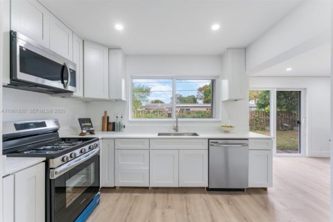 Villa ou maison à vendre à Sunrise, Floride: 4 chambres, 171.13 m2 № 2024687 - photo 3