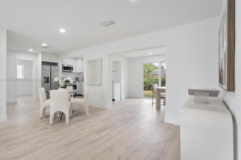 Villa ou maison à vendre à Sunrise, Floride: 4 chambres, 171.13 m2 № 2024687 - photo 10