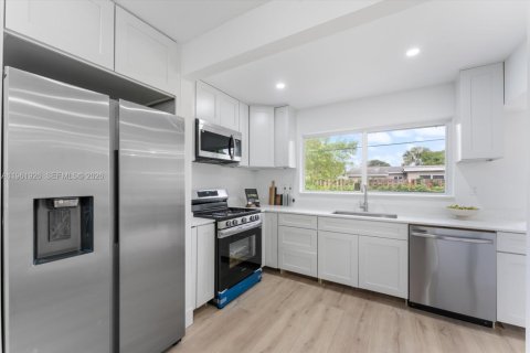 Villa ou maison à vendre à Sunrise, Floride: 4 chambres, 171.13 m2 № 2024687 - photo 5