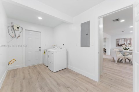 Villa ou maison à vendre à Sunrise, Floride: 4 chambres, 171.13 m2 № 2024687 - photo 21