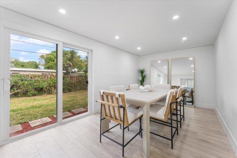 Villa ou maison à vendre à Sunrise, Floride: 4 chambres, 171.13 m2 № 2024687 - photo 8