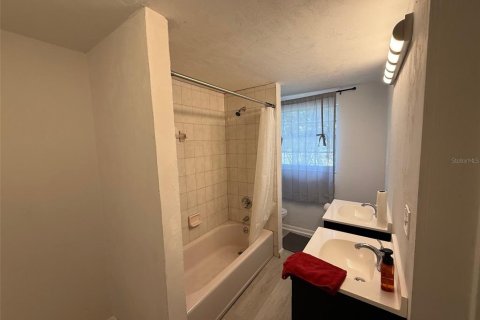 Casa en venta en Gainesville, Florida, 6 dormitorios, 231.88 m2 № 1851469 - foto 6