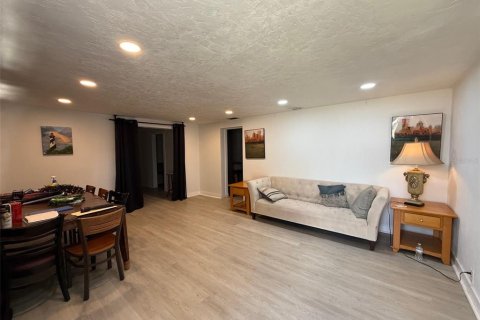Casa en venta en Gainesville, Florida, 6 dormitorios, 231.88 m2 № 1851469 - foto 3