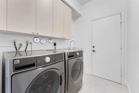 Casa en venta en Miramar, Florida, 4 dormitorios, 332.5 m2 № 2001764 - foto 20