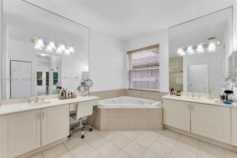 Casa en venta en Miramar, Florida, 4 dormitorios, 332.5 m2 № 2001764 - foto 26